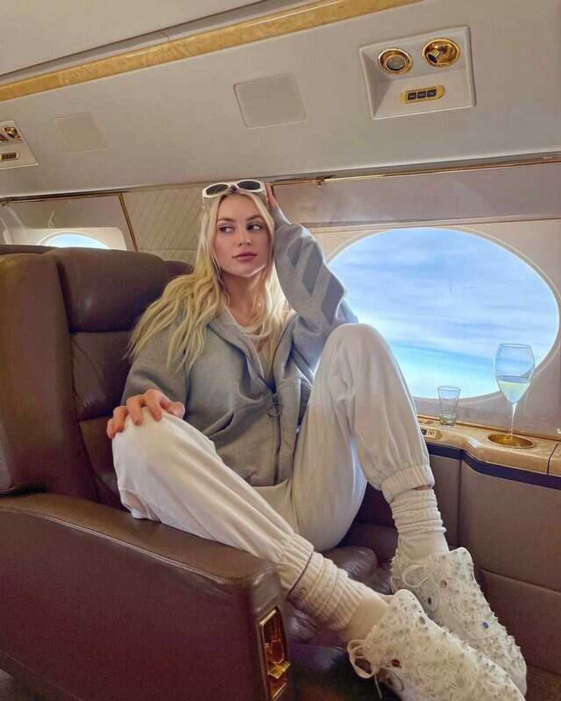 Ashly Schwan’s biography Ashly Schwan’s biography