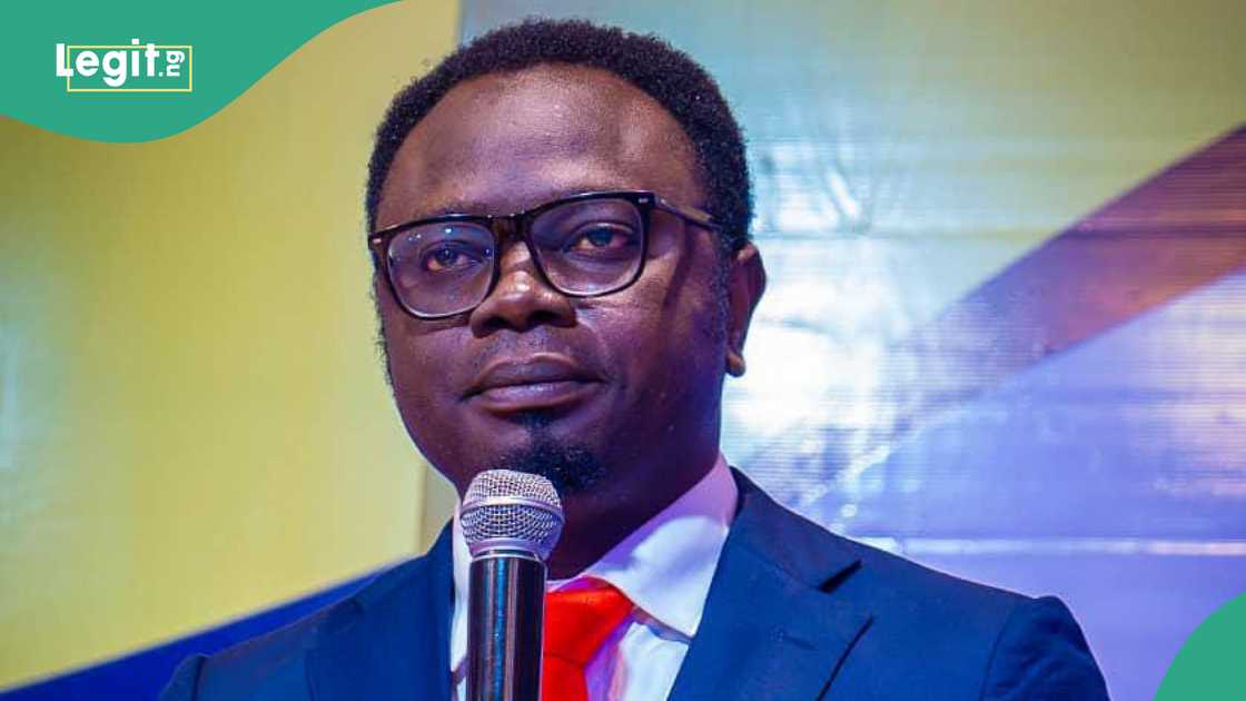 Olawande: Youth minister under fire Olawande: Youth minister under fire