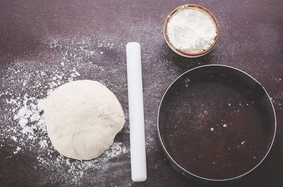 Cassava flour production and uses in Nigeria Cassava flour production and uses in Nigeria