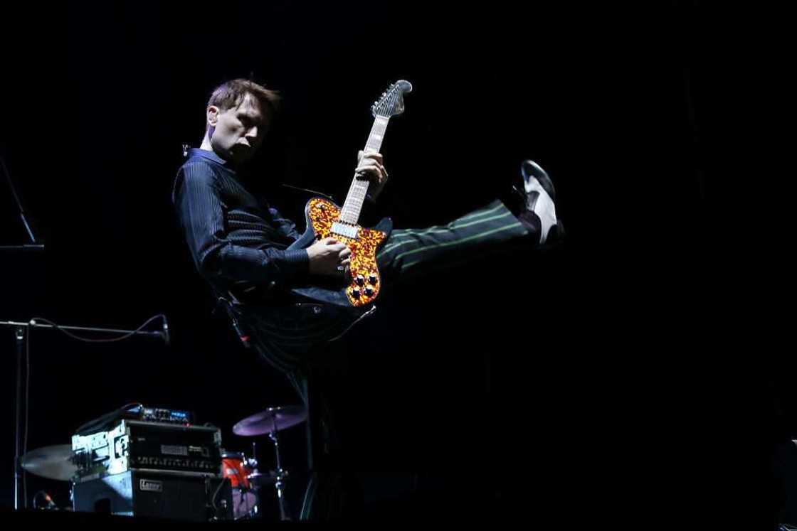 Alex Kapranos: chanteur de Franz Ferdinand, amant de Clara Luciani Alex Kapranos: chanteur de Franz Ferdinand, amant de Clara Luciani