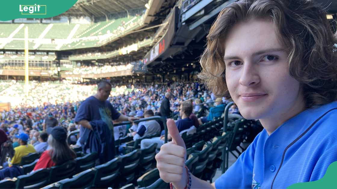 Ken Jennings’ son attending a baseball match Ken Jennings’ son attending a baseball match