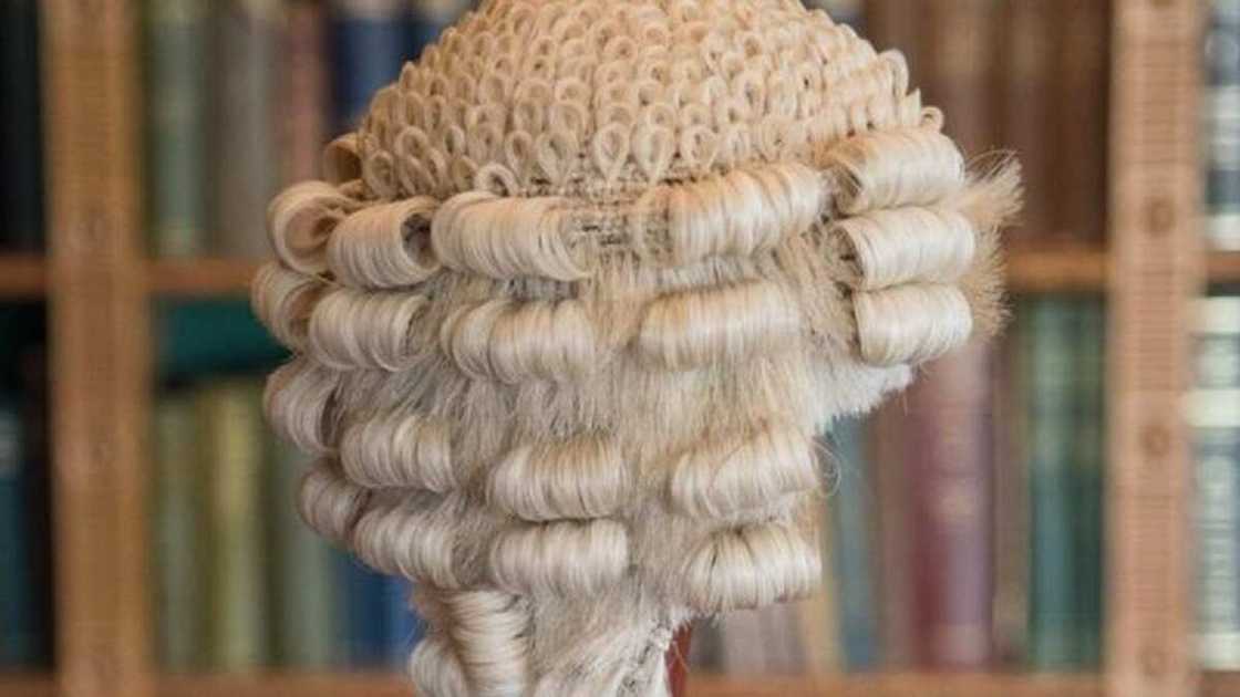 Akawun kotu ya harbe alkali, ya sheka lahira a take Akawun kotu ya harbe alkali, ya sheka lahira a take