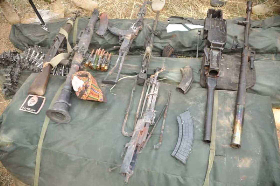 An kashe yan ta'adda 22 yayin da suke kai hari sansanin sojoji An kashe yan ta'adda 22 yayin da suke kai hari sansanin sojoji