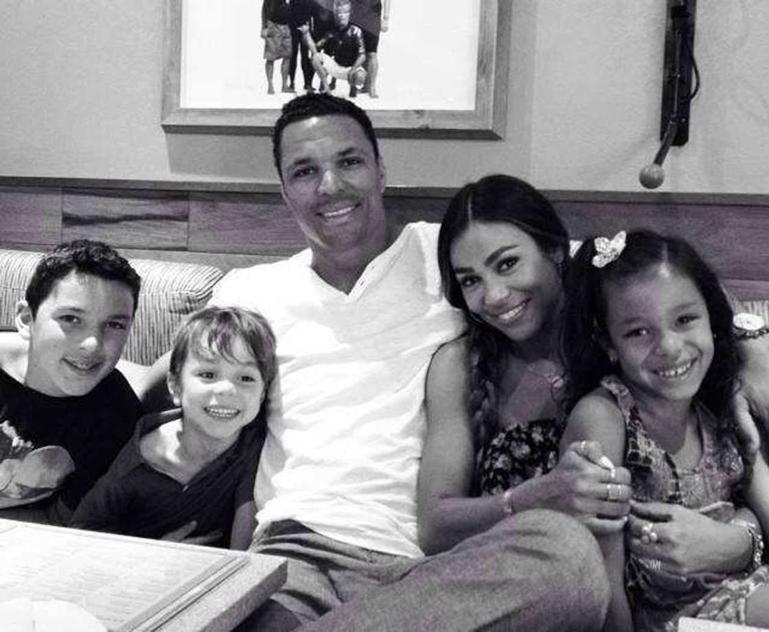 Tony Gonzalez wife Tony Gonzalez wife