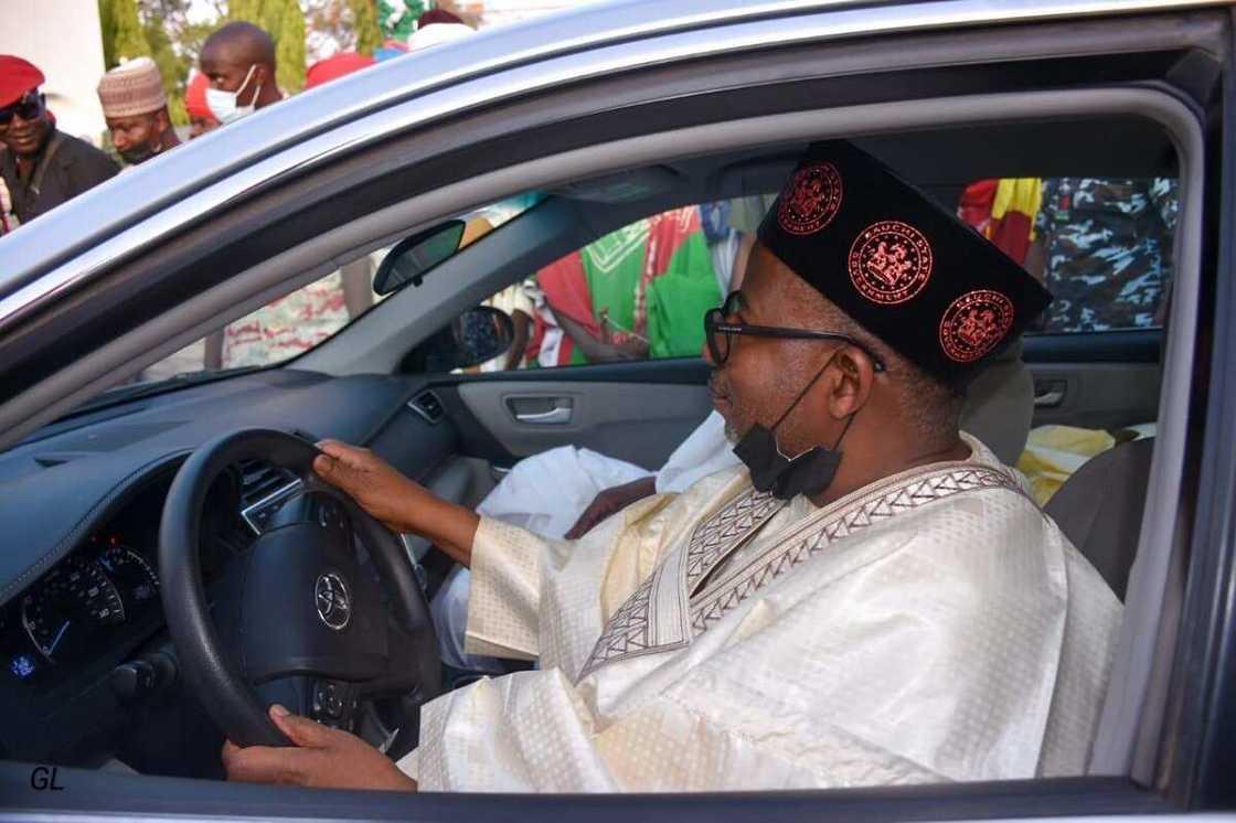 Hotunan motoccin alfarma da Gwamna Bala Mohammed ya siya wa hakimai da shugabannin kananan hukumomi Hotunan motoccin alfarma da Gwamna Bala Mohammed ya siya wa hakimai da shugabannin kananan hukumomi