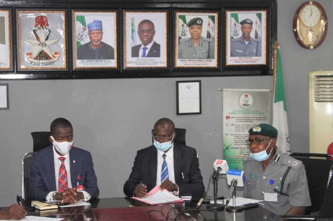 An kama wani matafiyi da ATM 2,886 da layukan waya hudu a filin jirgin sama An kama wani matafiyi da ATM 2,886 da layukan waya hudu a filin jirgin sama