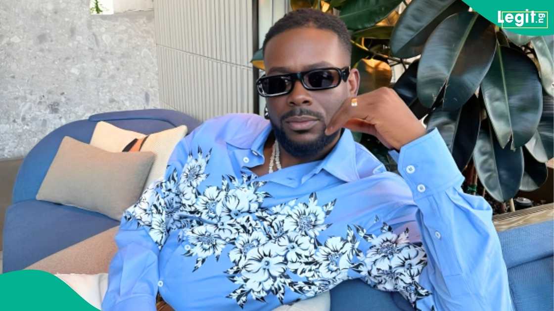 Adekunle Gold trends online after revealing two new Mercedes-Benz cars and saying goodbye to his old Range Rover Adekunle Gold trends online after revealing two new Mercedes-Benz cars and saying goodbye to his old Range Rover