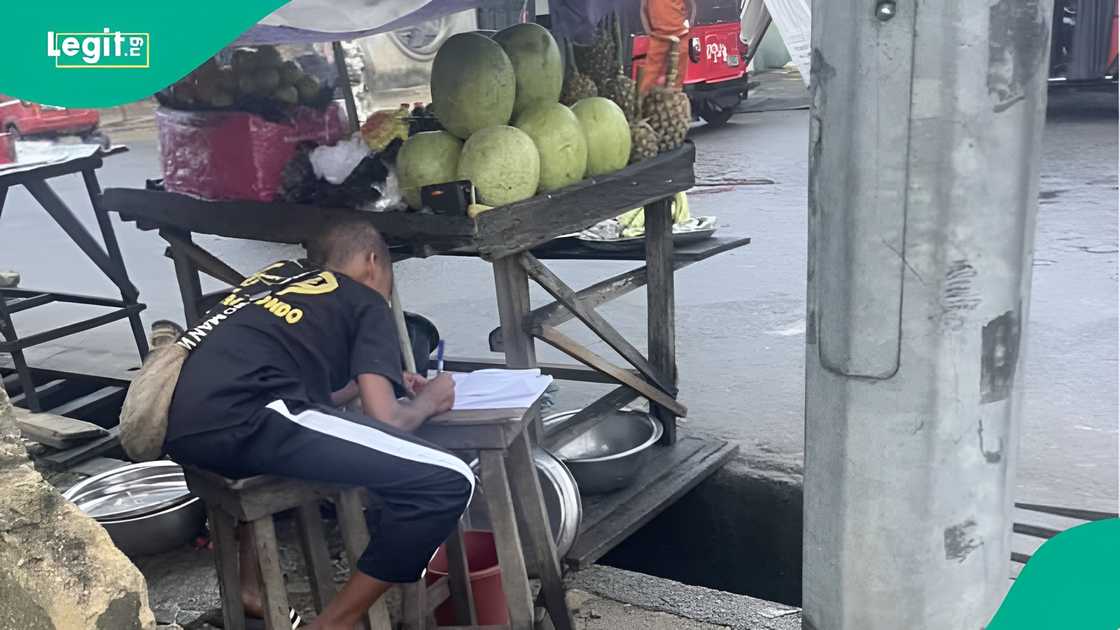 Nigerian woman shares touching post about boy reading by roadside Nigerian woman shares touching post about boy reading by roadside