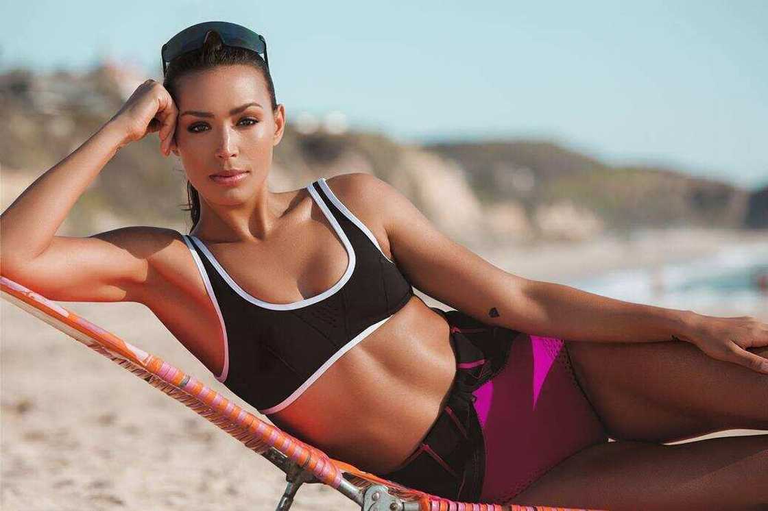 Hot actress Hot actress