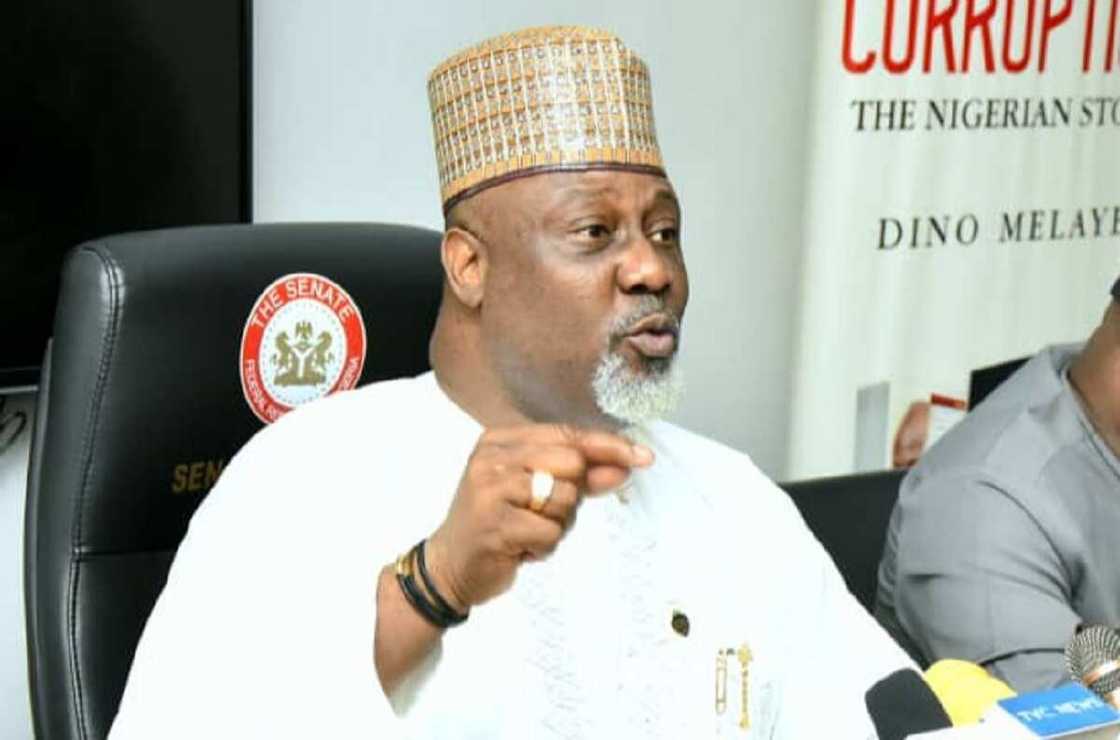 Gagarumar damfarar da aka taba a Afrika, Melaye yayi nadamar goyon bayan Buhari a 2015 Gagarumar damfarar da aka taba a Afrika, Melaye yayi nadamar goyon bayan Buhari a 2015
