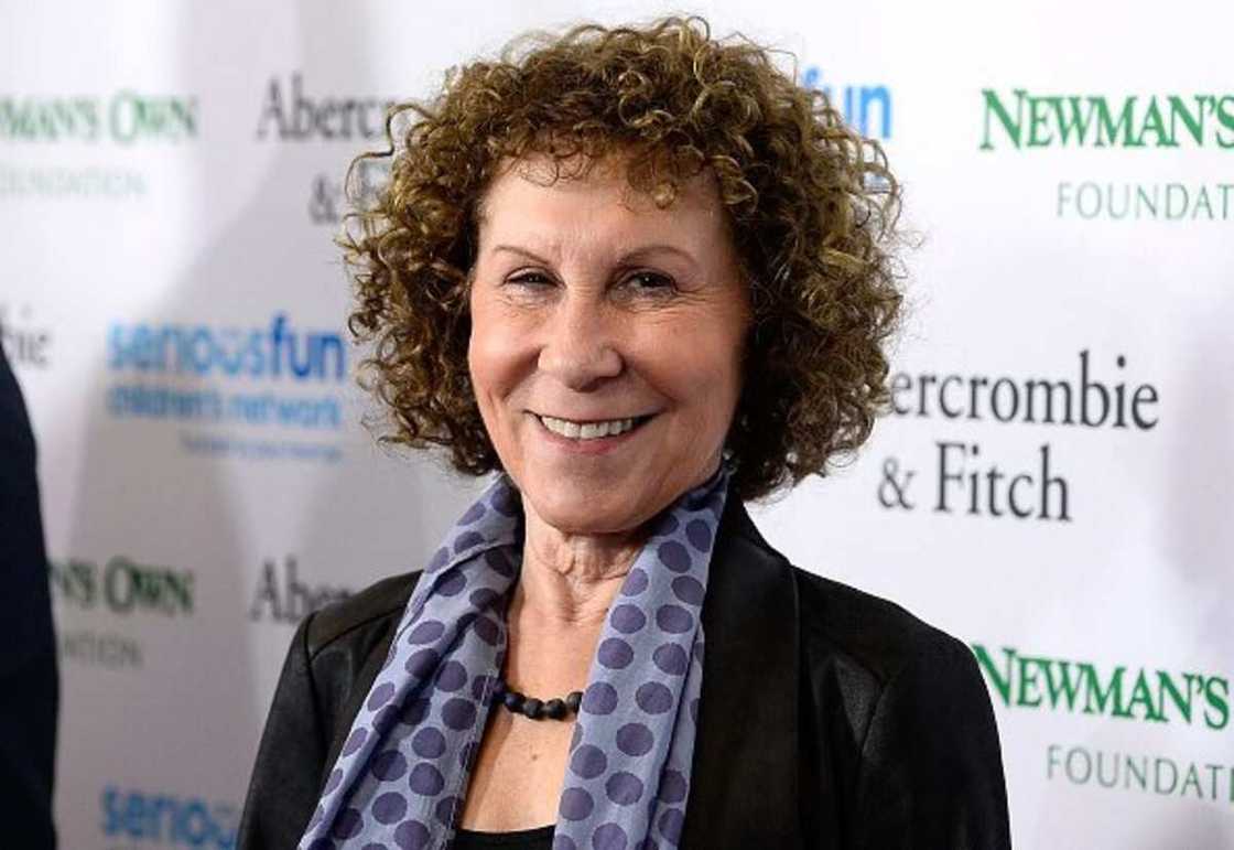 how tall is rhea perlman how tall is rhea perlman