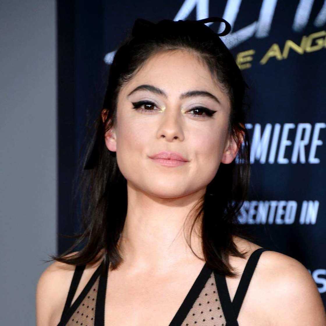 How much is Rosa Salazar net worth?