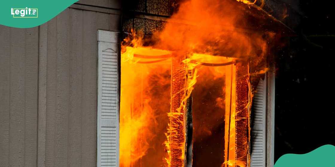 Hoodlums attacked Ile Epo market in Lagos, burnt down shops Hoodlums attacked Ile Epo market in Lagos, burnt down shops