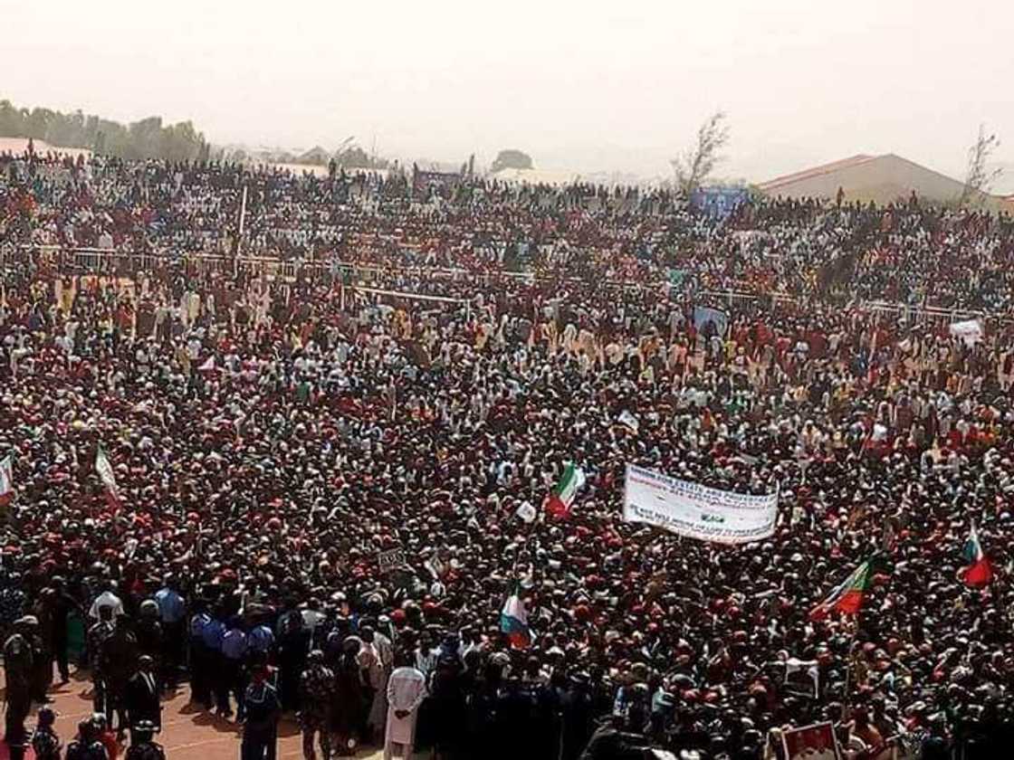 Hotuna da Bidiyo: Jihar Taraba ta cika ta banbatse domin Buhari Hotuna da Bidiyo: Jihar Taraba ta cika ta banbatse domin Buhari