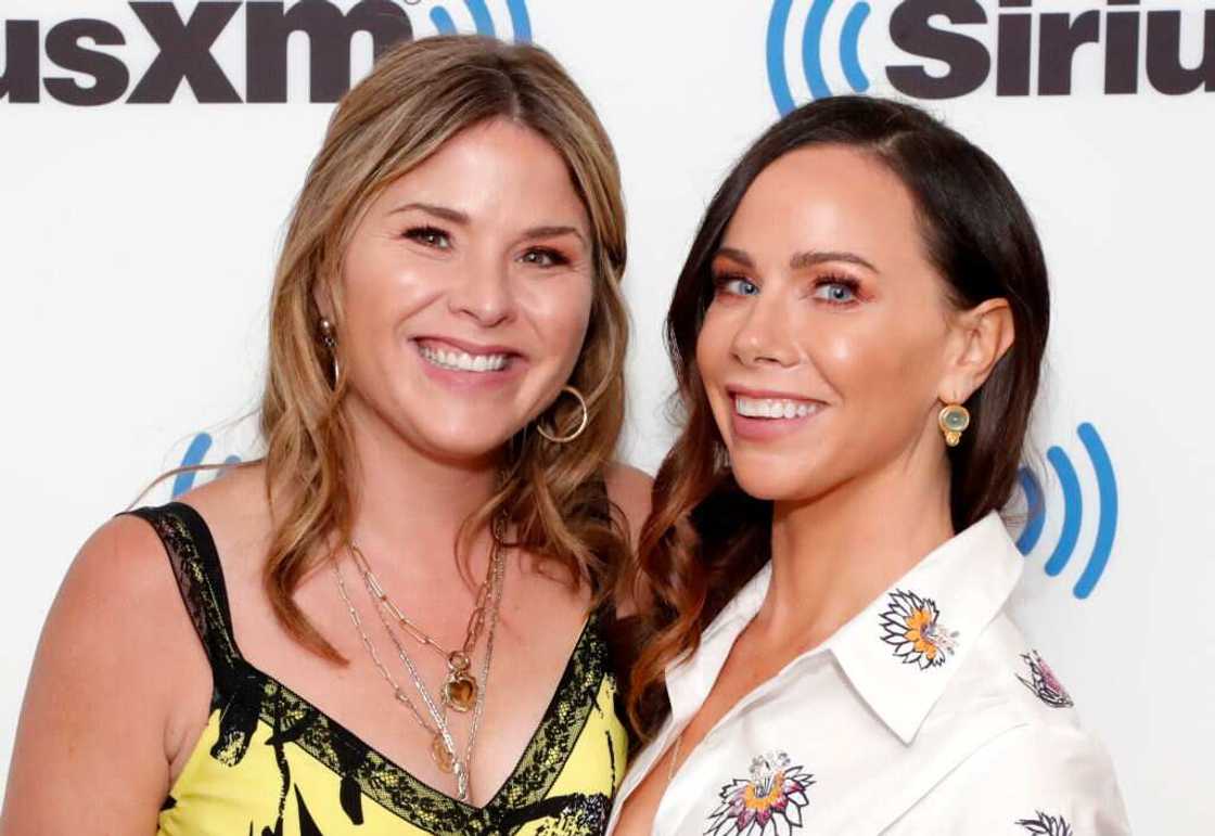 famous female twins famous female twins