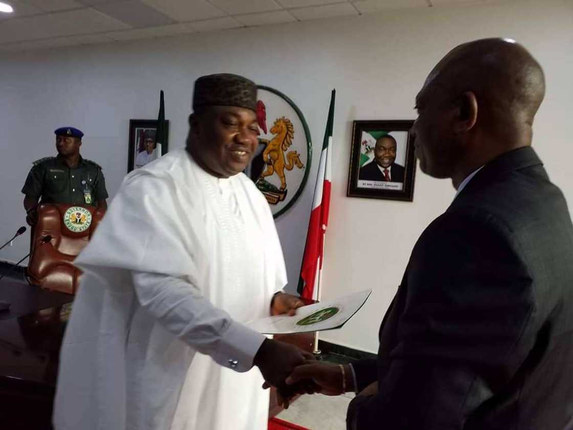 Gov Ugwuanyi swears in commissioners, advisers, retains Uzor as chief of staff Gov Ugwuanyi swears in commissioners, advisers, retains Uzor as chief of staff