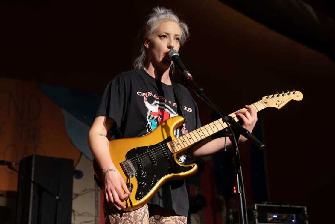 Who is Anthony Kiedis dating? Who is Anthony Kiedis dating?