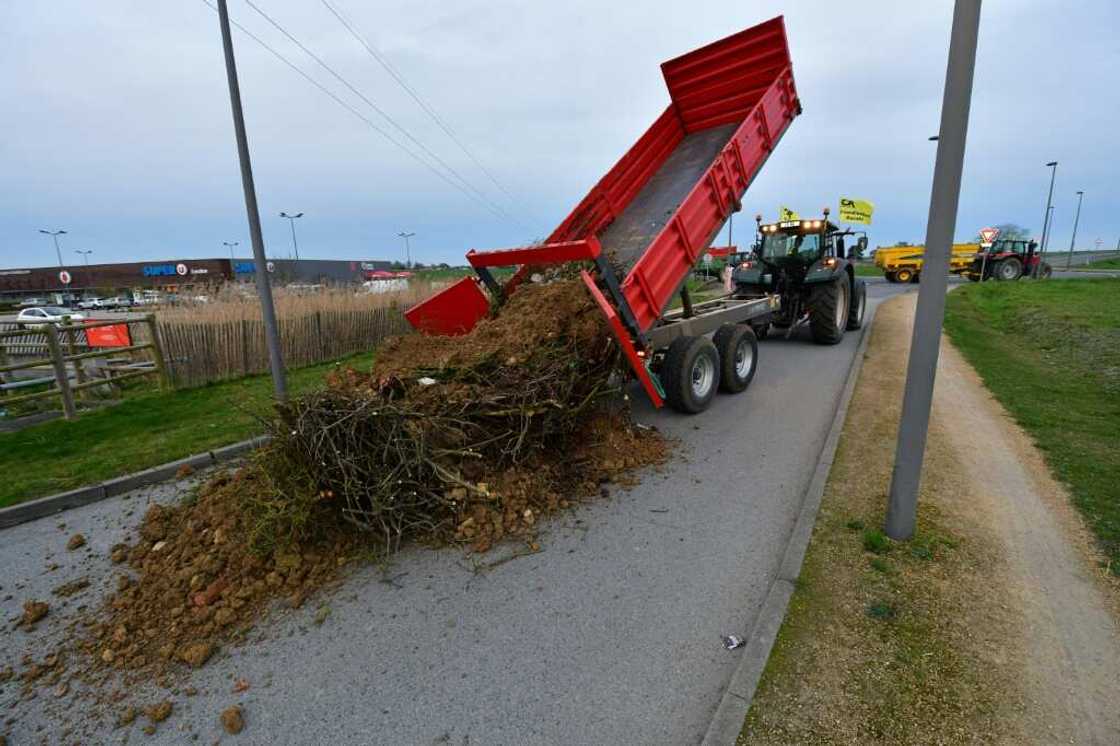 French farmers have resumed direct action put step up pressure on the government