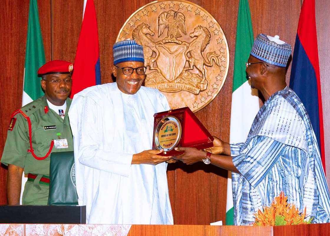 Idan hagu ta ki, sai a koma dama: Gwamna Sule na APC ya bawa Buhari muhimmiyar shawara a an tsaro Idan hagu ta ki, sai a koma dama: Gwamna Sule na APC ya bawa Buhari muhimmiyar shawara a an tsaro