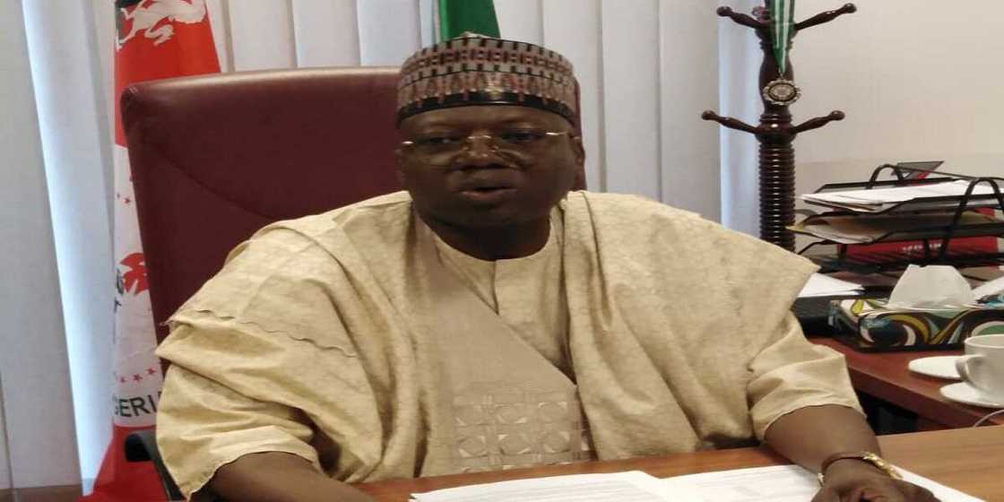 Harin 'yan bindiga: Jama'a ta za su kare kansu idan FG ba za ta iya ba - Sanata Harin 'yan bindiga: Jama'a ta za su kare kansu idan FG ba za ta iya ba - Sanata