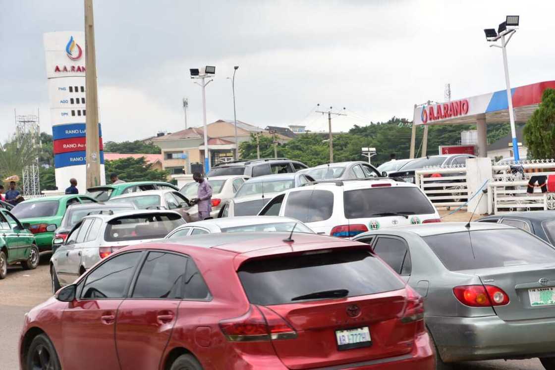 Layi ya sake bulla a Kano da Abuja. Layi ya sake bulla a Kano da Abuja.