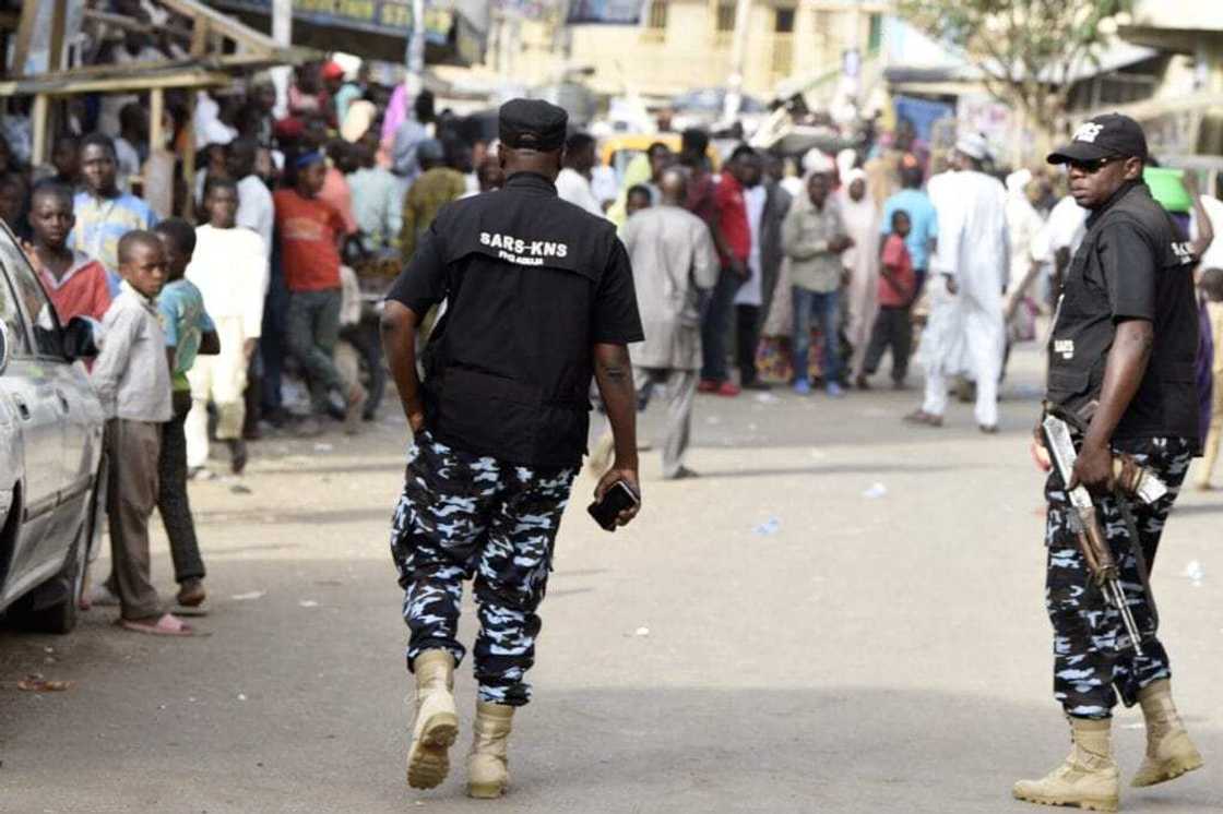 Yanzu yanzu: IGP ya gayyaci jami'an SARS Abuja domin ayi masu gwajin kwakwalwa Yanzu yanzu: IGP ya gayyaci jami'an SARS Abuja domin ayi masu gwajin kwakwalwa