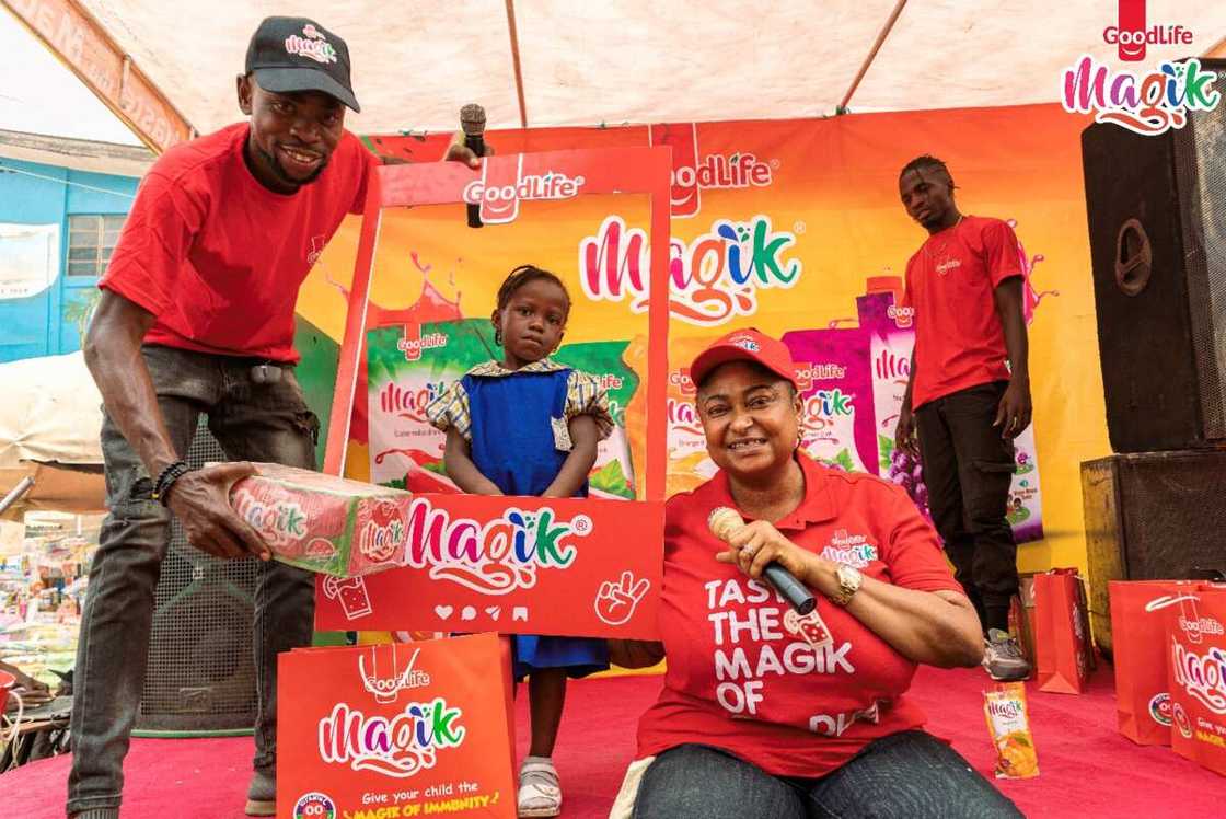 Ronke Ojo Stormed Lagos Market for Goodlife Magik Fruit Drink