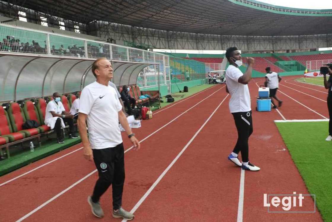 Gernot Rohr and Joseph Yobo in action for Super Eagles