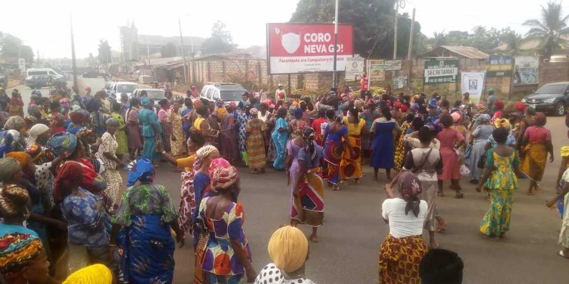Cikin hotuna: Iyaye mata na gudanar da zanga-zanga, sunce a kori Fulani daga jihar Edo Cikin hotuna: Iyaye mata na gudanar da zanga-zanga, sunce a kori Fulani daga jihar Edo