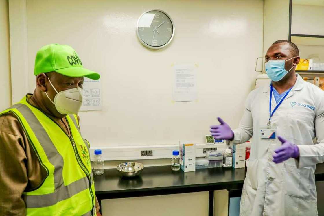 Ganduje ya kaddamar da sabbin cibiyoyin gwajin cutar korona guda 2 a Kano
Hakkin Mallakar Hoto: Fadar gwamnatin Kano Ganduje ya kaddamar da sabbin cibiyoyin gwajin cutar korona guda 2 a Kano
Hakkin Mallakar Hoto: Fadar gwamnatin Kano