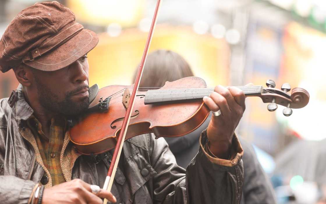 Curtiss Cook performs as a violinist on an episode of the Manifest television series. Curtiss Cook performs as a violinist on an episode of the Manifest television series.