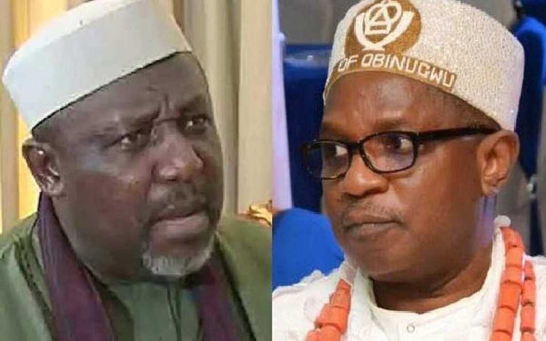 Basarake ya kaiwa Okorocha farmaki a jirgin sama, ya nemi masge shi da sandarsa Basarake ya kaiwa Okorocha farmaki a jirgin sama, ya nemi masge shi da sandarsa