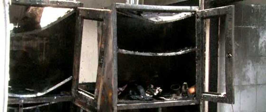 Gobarar ofishin INEC: Hotunan kayayyaki da takardun da ta lashe Gobarar ofishin INEC: Hotunan kayayyaki da takardun da ta lashe