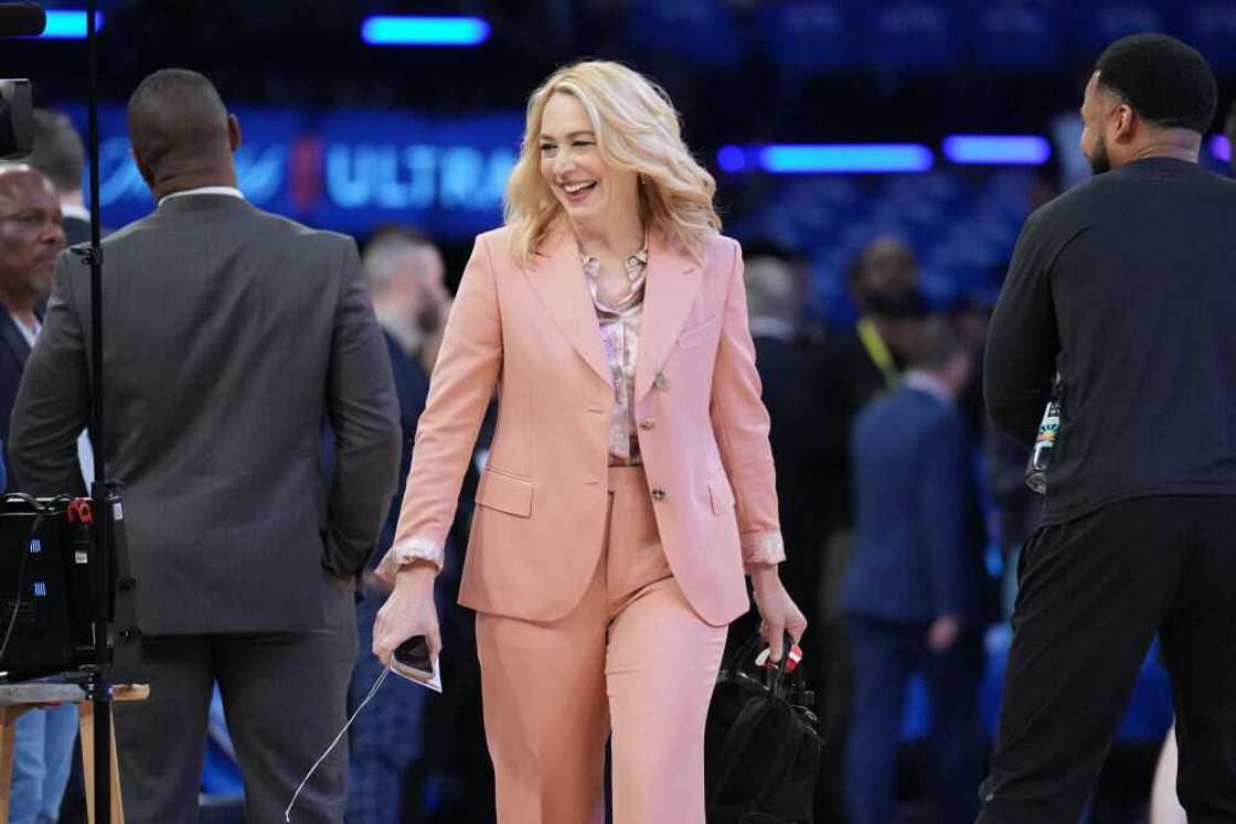 Female NBA announcer Female NBA announcer