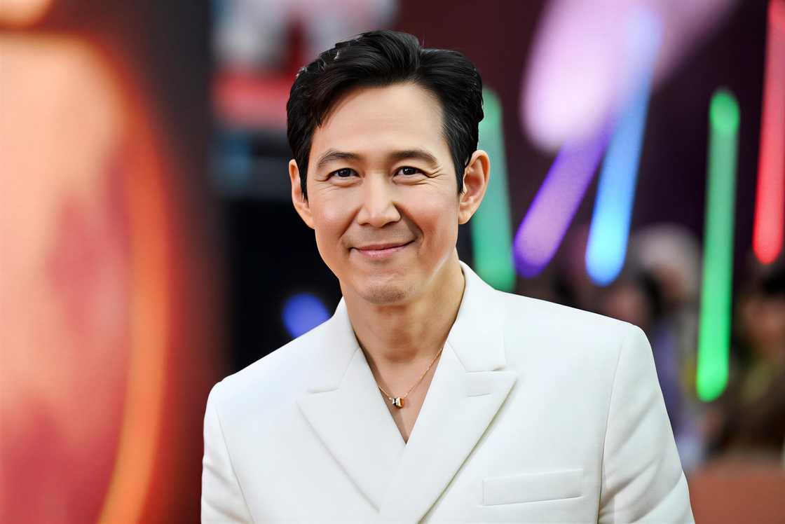 Lee Jung-jae poses on the red carpet of the Star Wars premiere Lee Jung-jae poses on the red carpet of the Star Wars premiere