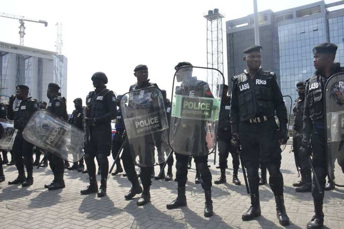 Tension in Aba as hoodlums Attack police station, cart away weapons Tension in Aba as hoodlums Attack police station, cart away weapons