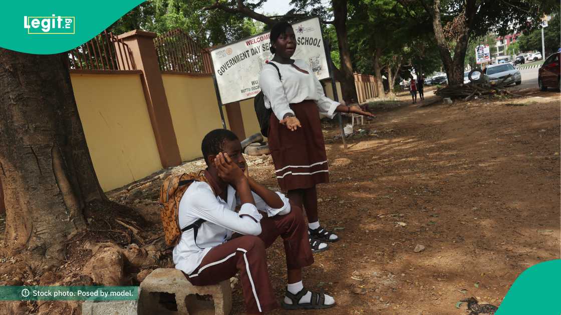 'Yan bindiga sun sace dalibai a hanyar zuwa zana jarabawar JAMB. 'Yan bindiga sun sace dalibai a hanyar zuwa zana jarabawar JAMB.