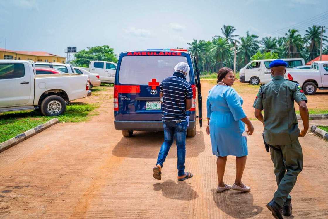 Yanzu-yanzu: An sallami mutum na farko daya kamu da COVID-19 a Ekiti (Hotuna) Yanzu-yanzu: An sallami mutum na farko daya kamu da COVID-19 a Ekiti (Hotuna)