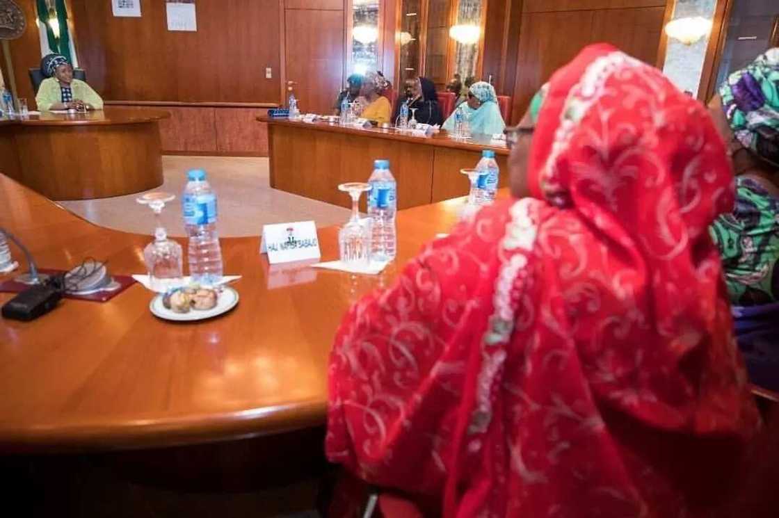 Uwargidar shugaban kasa ta karbi bakoncin shuwagabannin jam’iyar matan Arewa Uwargidar shugaban kasa ta karbi bakoncin shuwagabannin jam’iyar matan Arewa