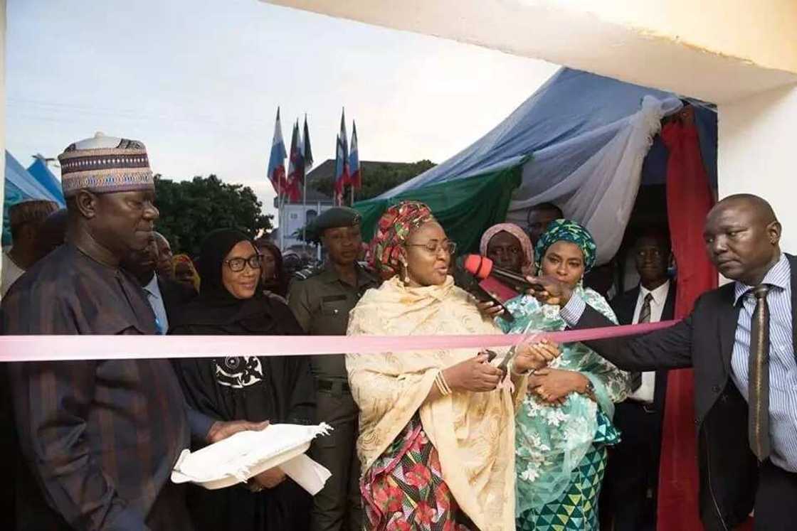 Uwargidan Najeriya ta tallafawa Mata 200 da kudin kafa sana’a Uwargidan Najeriya ta tallafawa Mata 200 da kudin kafa sana’a