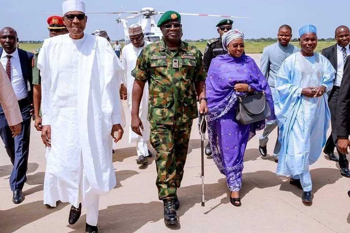 Just in: Buhari ends holiday in Duara, arrives Abuja with family (photos)