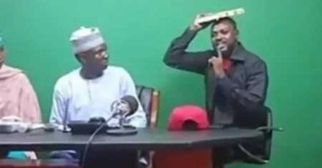 Adam zango yayi rantsuwa da Alqur'ani akan zargin luwadi