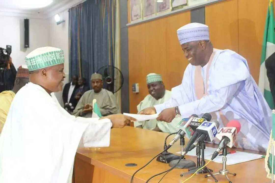 Zababbun 'yan majalisar da aka rantsar Zababbun 'yan majalisar da aka rantsar