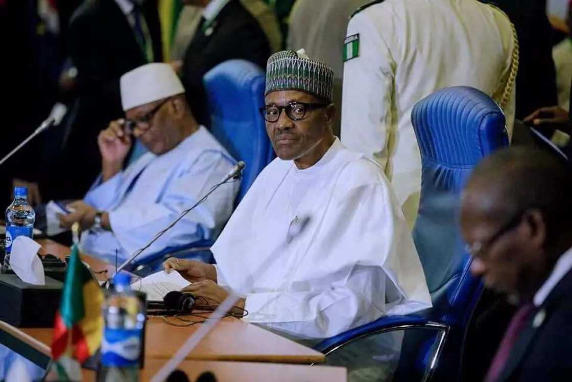 Abuja: Fadar shugaban kasa ta kira taron gaggawa yadda za a kawo karshen wahalar man fetur Abuja: Fadar shugaban kasa ta kira taron gaggawa yadda za a kawo karshen wahalar man fetur
