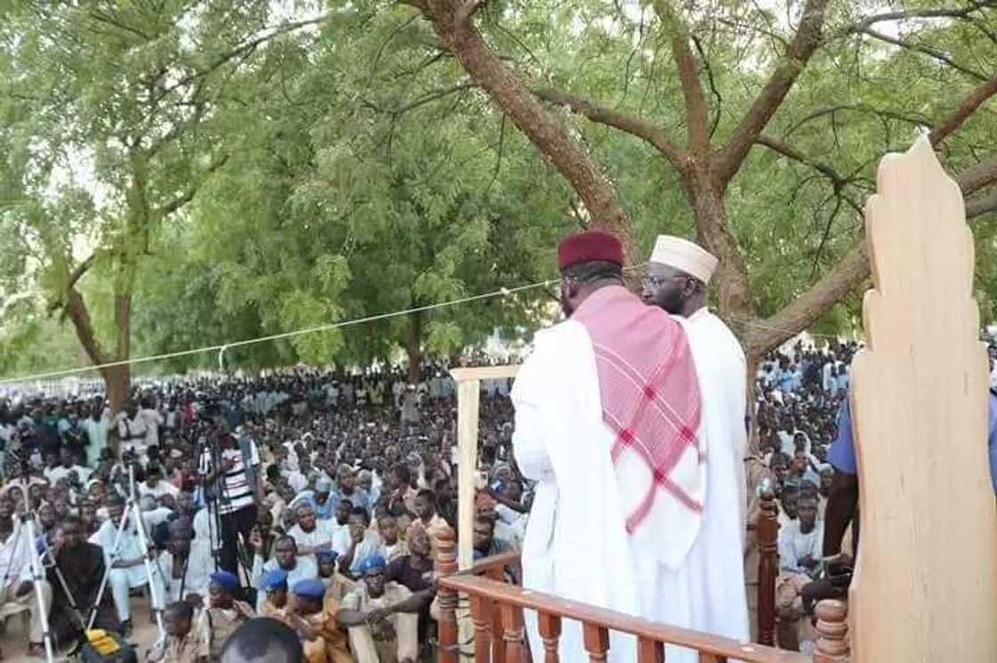 Kungiyar Izala ta gudanar da wa’azin ƙasa a garin Maiduguri (Hotuna) Kungiyar Izala ta gudanar da wa’azin ƙasa a garin Maiduguri (Hotuna)