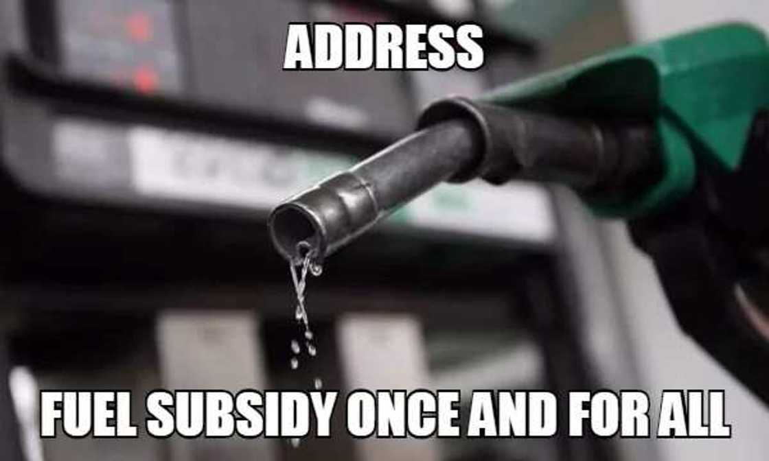 Janye tallafi da karyar da Naira ba shawara ta bace -Buhari Janye tallafi da karyar da Naira ba shawara ta bace -Buhari