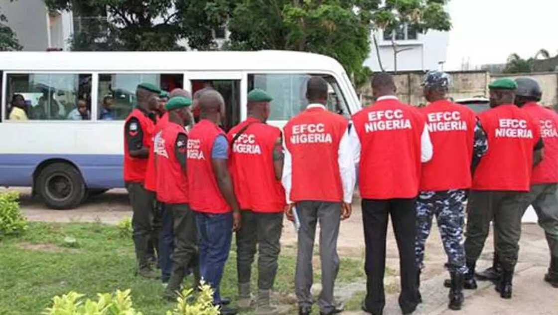 Hukumar EFCC ta gano Miliyan 102 da su kayi kafa a BOA