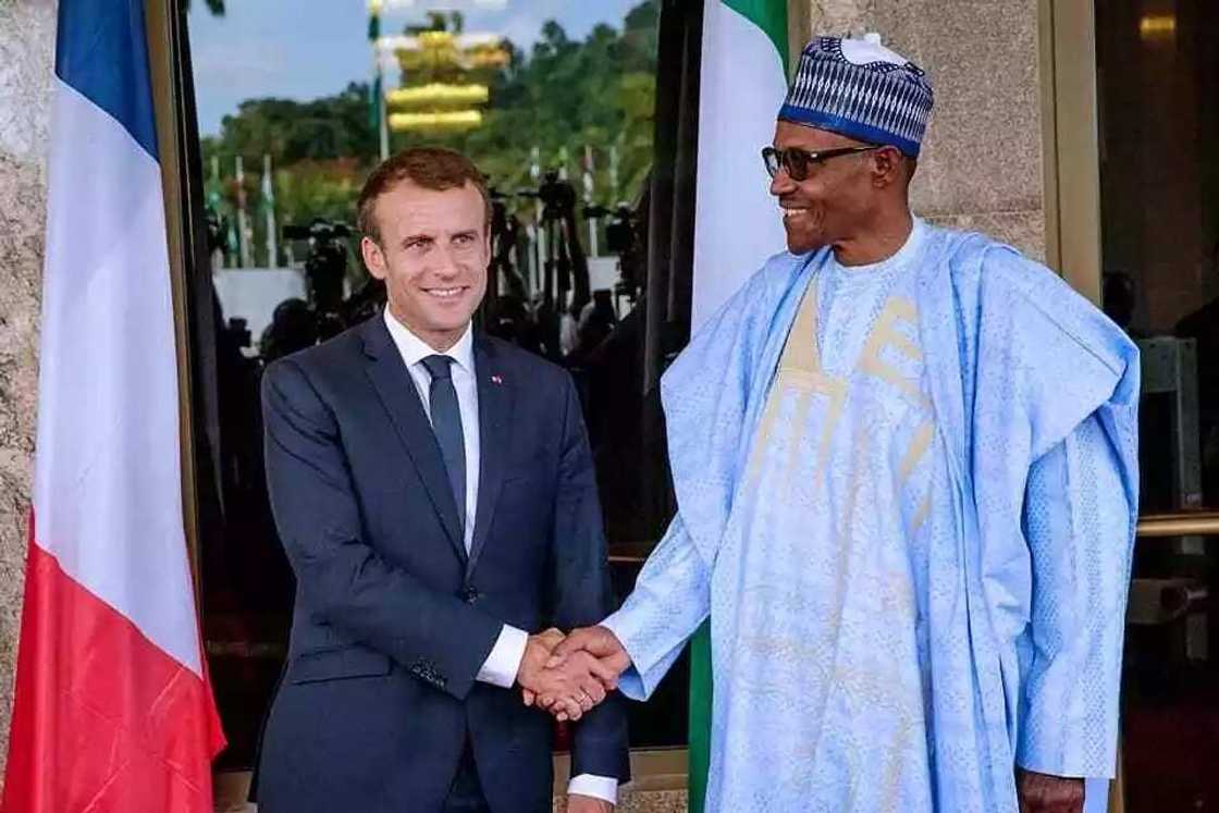 President Buhari receives French President Macron in Aso Rock (video, photos) President Buhari receives French President Macron in Aso Rock (video, photos)