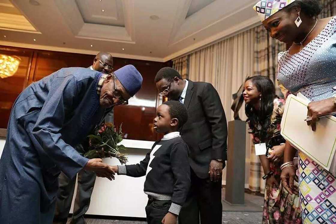 Shugaba Buhari ya halarci taron kungiyar kasuwanci a Jamus Shugaba Buhari ya halarci taron kungiyar kasuwanci a Jamus