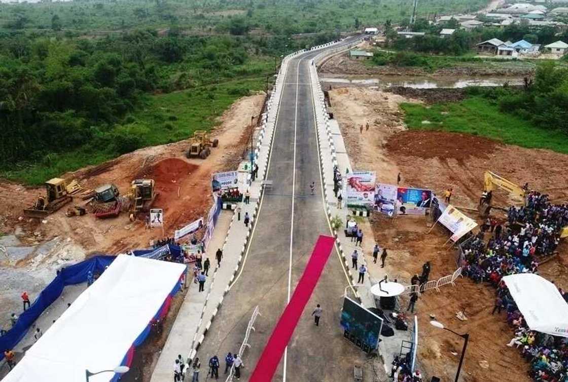 Ambode presents 21 roads to Lagosians as Easter gift, says he is creating new economy Ambode presents 21 roads to Lagosians as Easter gift, says he is creating new economy